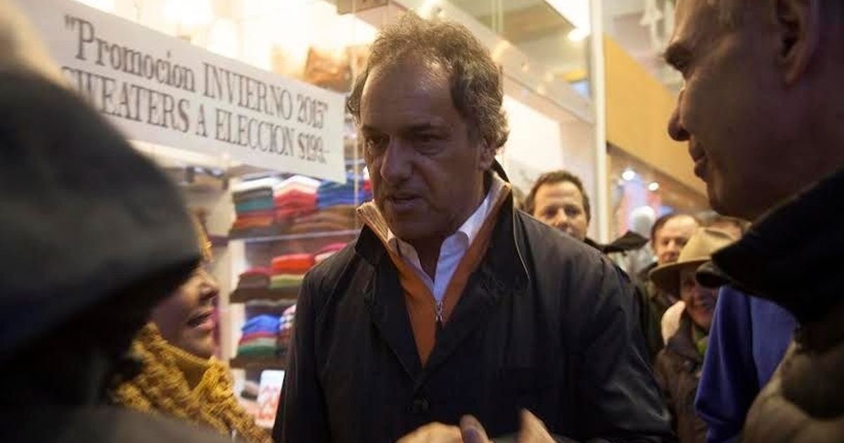 Scioli castigado por las inundaciones a través de las redes sociales