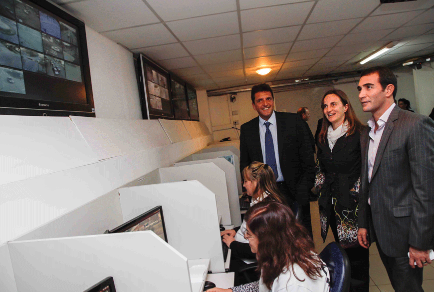 En su carrera a la gobernación, Massa se reunió con Patricio Hogan y Marcela Passo