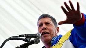 Maduro acelera mientras la oposición se destroza