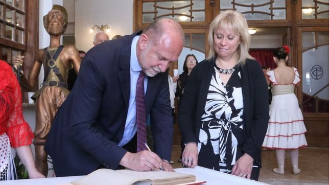 los ganchos de perotti: firma y pega