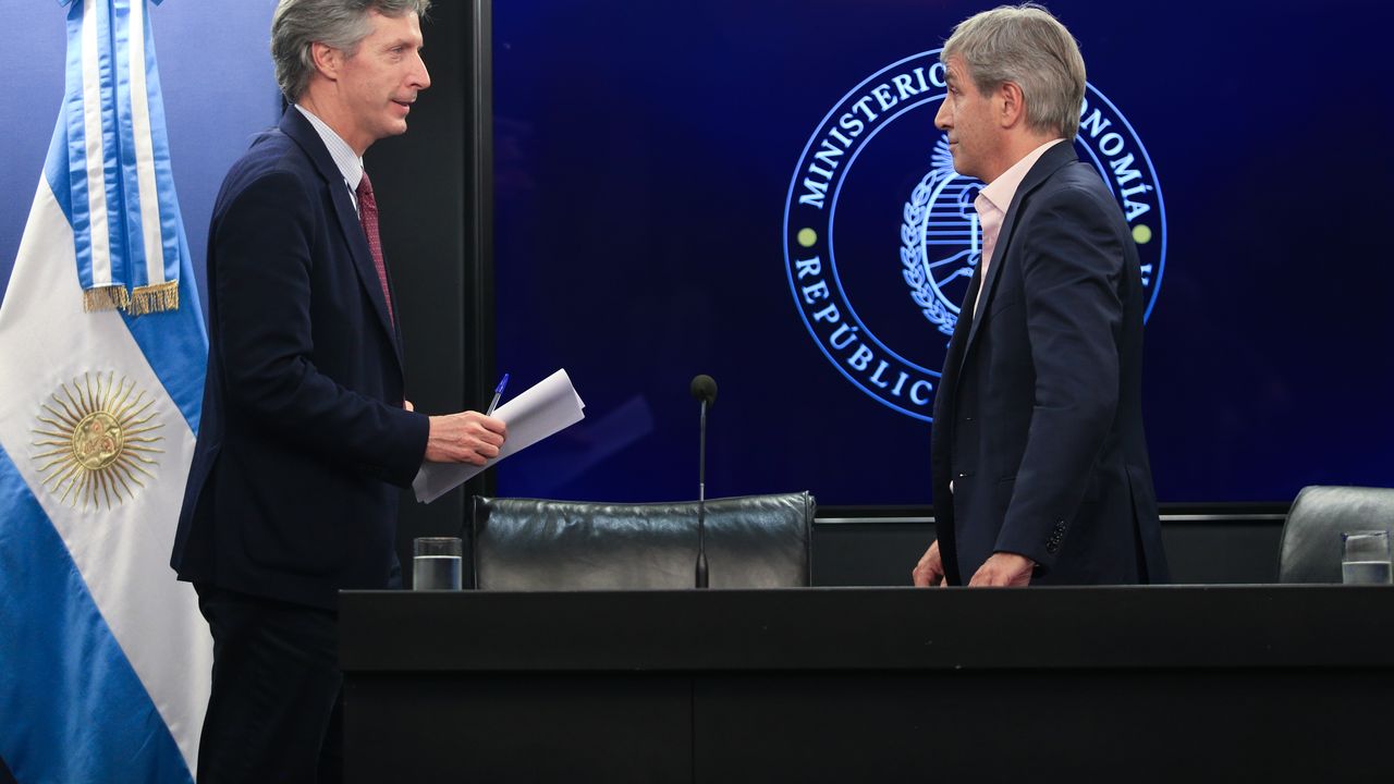 El Banco Central le gira $6 billones de utilidades a Toto Caputo para suavizar el ajuste