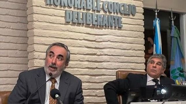 intendente oficialista no contuvo a su tropa y cambiemos se quebro en el concejo