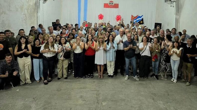 Dirigentes radicales reunidos a principios de diciembre en Villaguay. Benedetti y Schneider al centro. Dirigentes radicales reunidos a principios de diciembre en Villaguay. Benedetti y Schneider al centro.