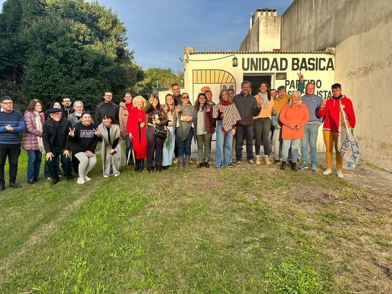 Adán Bahl en la asunción delas autoridades de la Unidad Básica de Oro Verde.