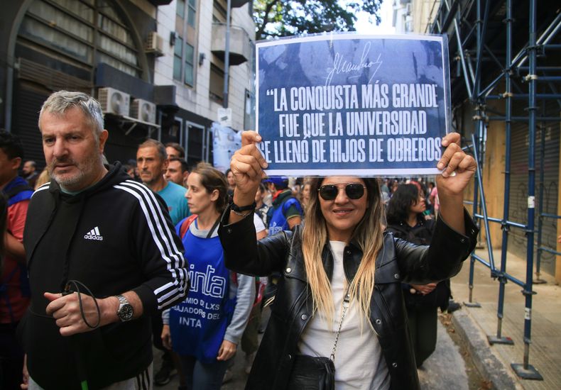 Marcha universitaria contra el ajuste de Javier Milei