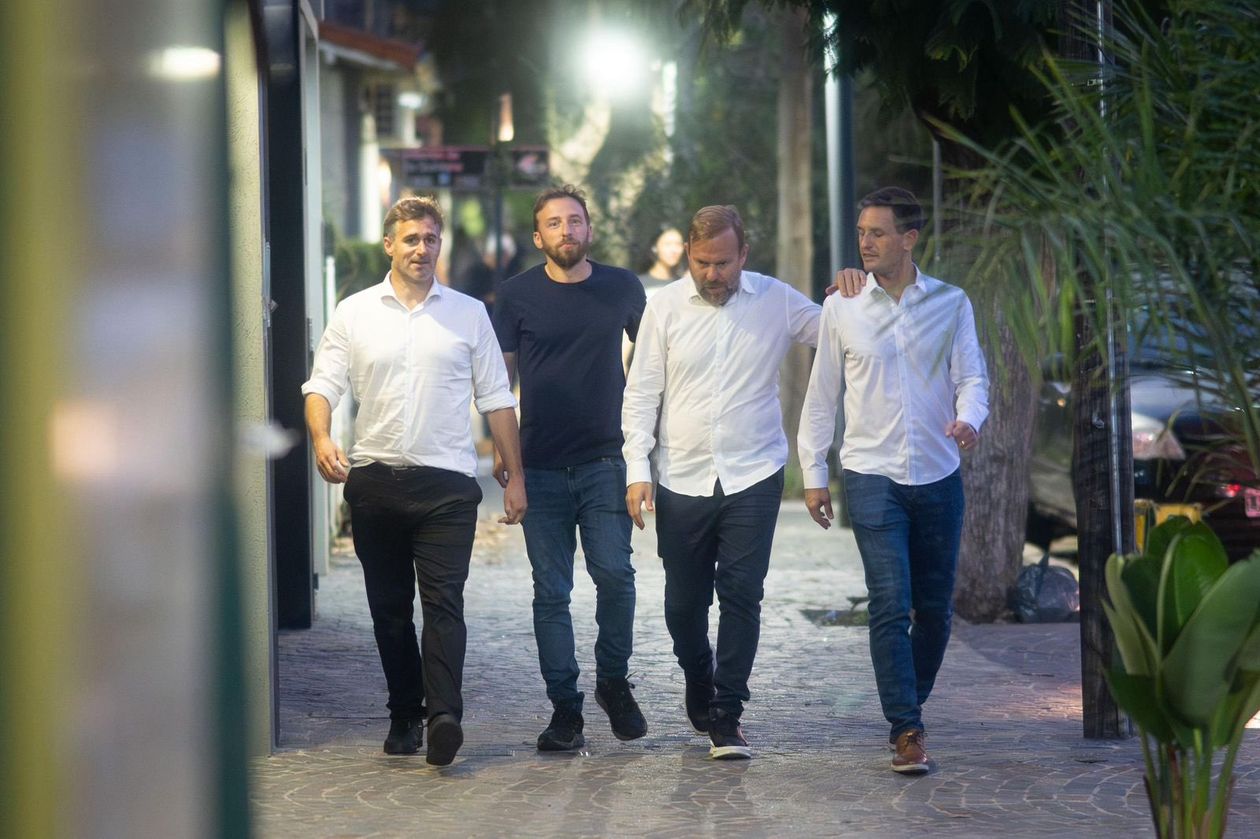 Intendentes en marcha: el peronismo antigrieta se amplía mientras sigue la guerra entre CFK y Kicillof