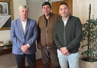 El gobernador de La Pampa Sergio Ziliotto junto al sindicalista Marcelo Rucci y el intendente de 25 de Mayo, Leonel Monsalve: actores claves de Medanito.