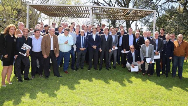 a contramano de sus pares pro, intendentes ucr hacen un guino a las paso