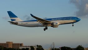 Decretazo en vuelo: traspaso de Aerolíneas y cielos abiertos, sin cortar subsidios