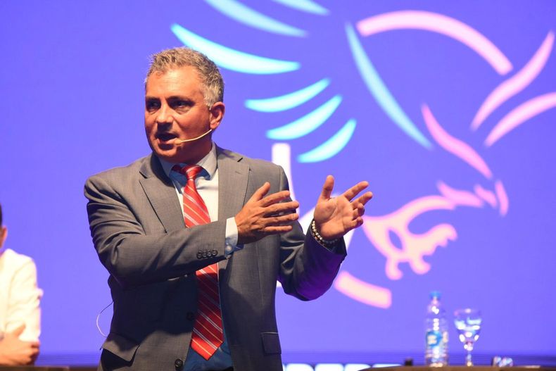 Sebastián Pareja metió cuatro nombres en la lista de La Libertad Avanza.
