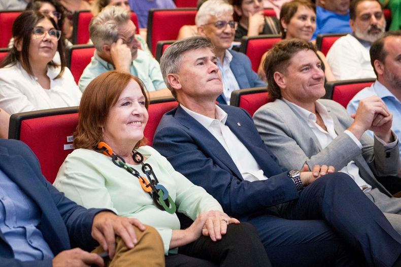 Alejandra Vigo, Daniel Passerini y el legislador Leonardo Limia en el cierre anual del Instituto Diseñando Ciudad.