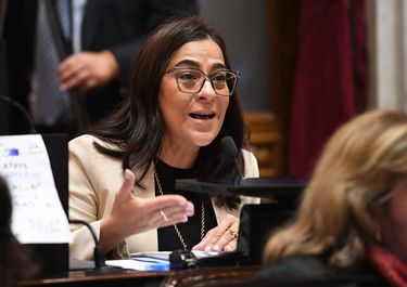 Carolina Moises, forma parte del bloque Convicción Federal, donde tiene presencia Raúl Jalil. 