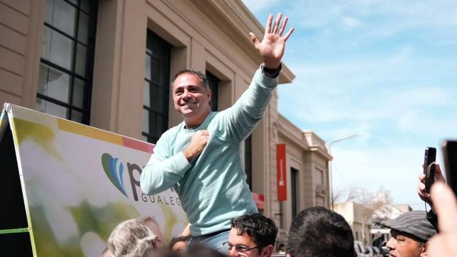 Mauricio Davico cuando celebraba la habilitación judicial para competir por la candidatura a intendente en Gualeguaychú.
