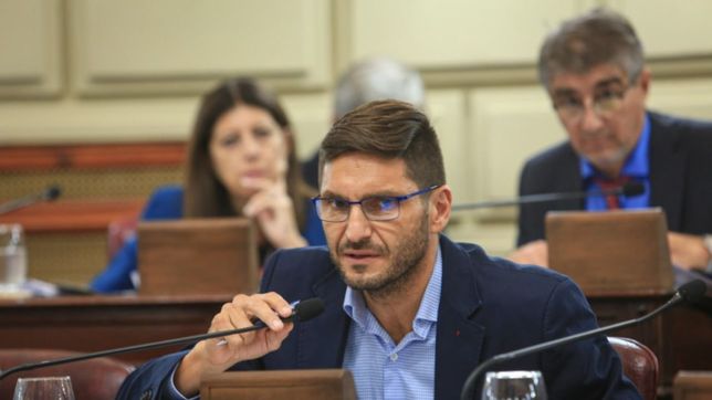 para pullaro es innegable la existencia de vacunatorios vip en santa fe