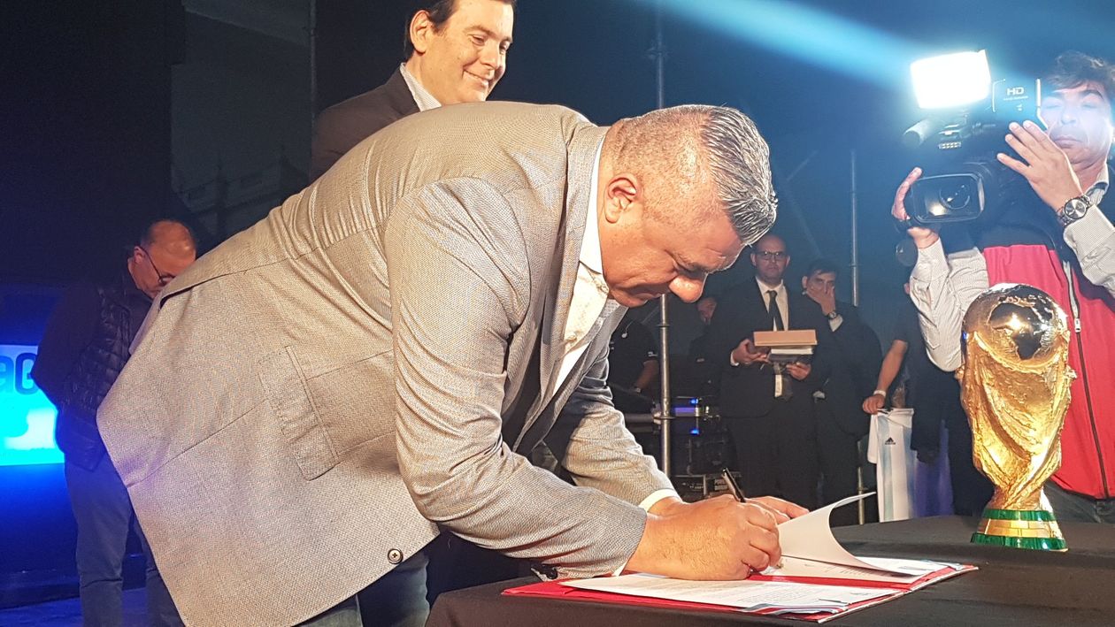 El presidente de la AFA, Claudio Tapia, y el gobernador de Santiago del Estero, Gerardo Zamora.