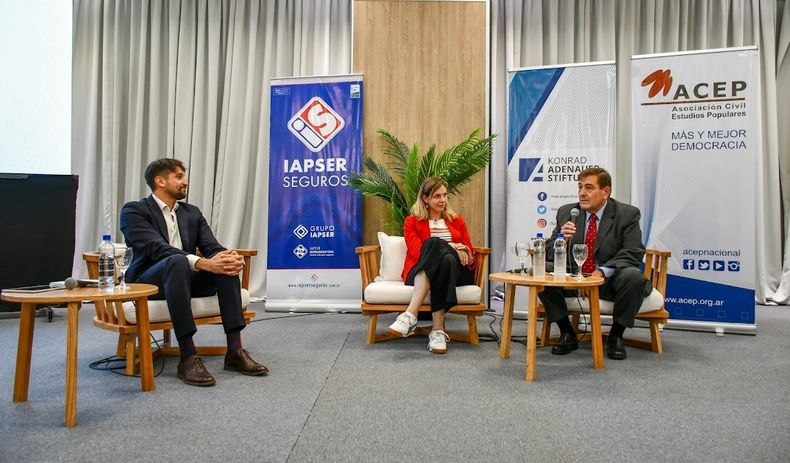 Santiago Halle junto a Ensinck y K&auml;ss&nbsp;en las anteriores jornadas de ACEP en Paran&aacute;.