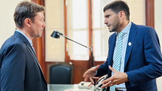 Maximiliano Pullaro junto a Esteban Motta, el vocero elegido para la Convención.