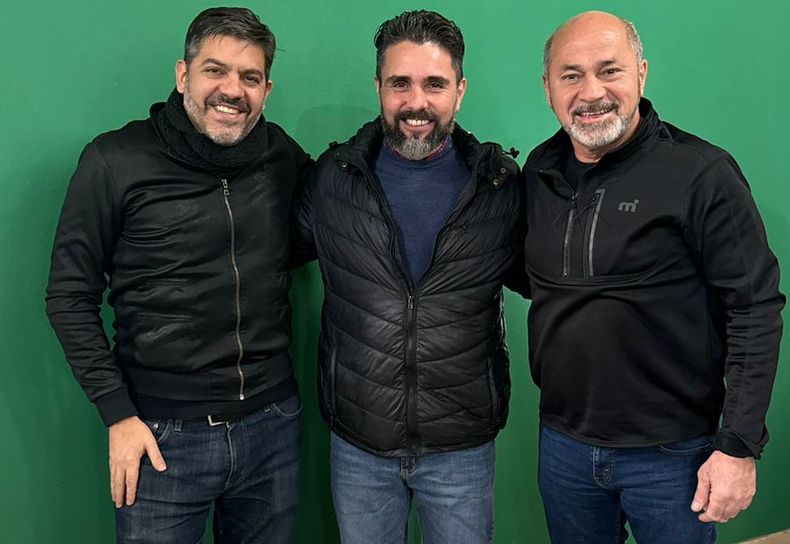 Tierra del Fuego: Rogelio Barón, entre el intendente Mario Secco y el jefe de Gabinete bonaerense, Carlos Bianco.