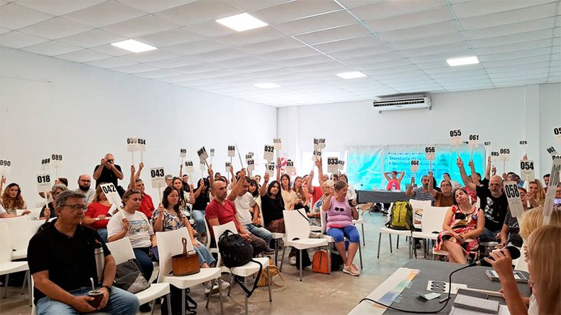 El congreso del sindicato votó la aceptación de la propuesta del gobierno de Rogelio Frigerio.