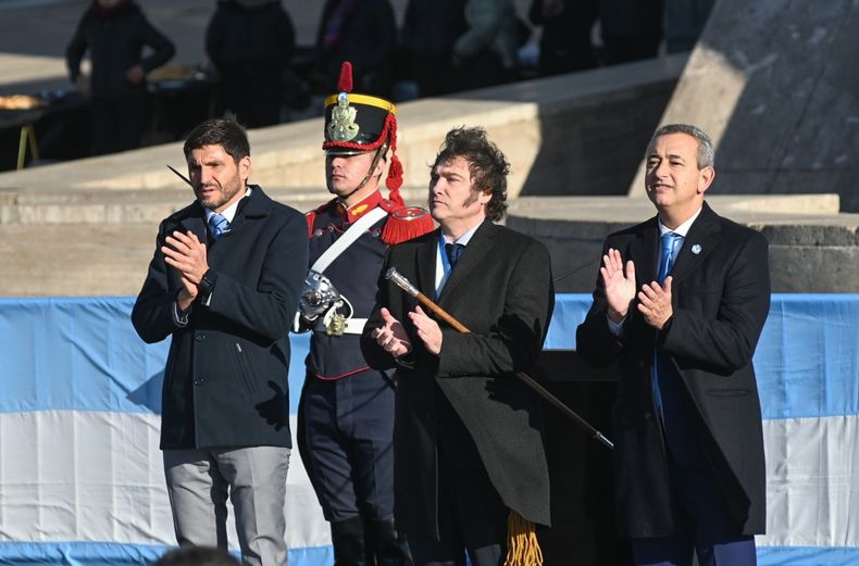 Maximiliano Pullaro, Javier Milei y Pablo Javkin