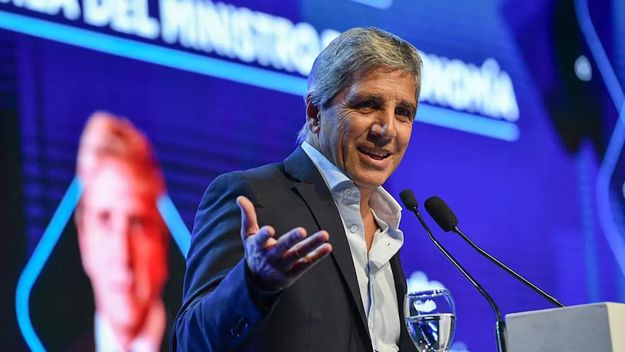 Toto Caputo se prepara para volver al mercado de deuda