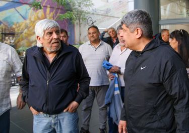 Hugo y Pablo Moyano mantienen trabajo a reglamento para reclamarles a Coca Cola, Quilmes y CCU