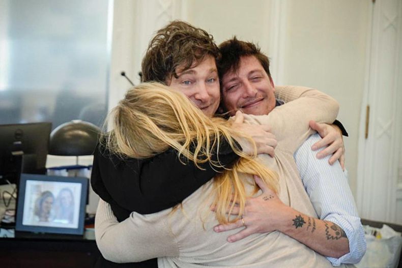 Javier Milei Karina Milei y Santiago Caupto