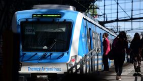 Los trenes de Javier Milei: menos servicios, disminución de pasajeros y más saltos de molinete