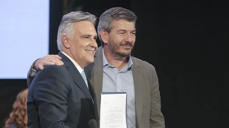 Martín Llaryora y Manuel Ron, cofundador de Bio4 y presidente de la Agencia Córdoba Innovar.