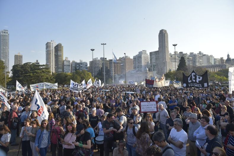La marcha partió de plaza San Martín y terminó en el Monumento Nacional a la Bandera.
