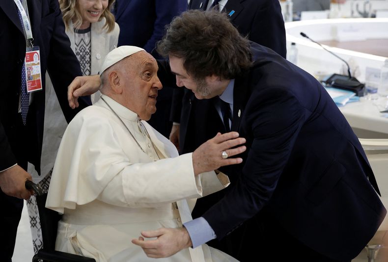 El papa Francisco y Javier Milei
