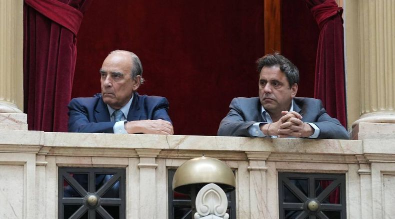 Guillermo Francos y Lisandro Catalán, durante la apertura de sesiones que trata Garrahan y Universidades.&nbsp;