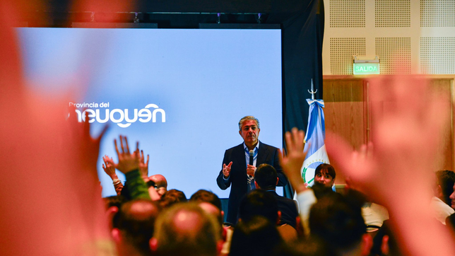 Rolando Figueroa despliega un mensaje para sus candidatos y polariza con el gobierno nacional en Neuquén.