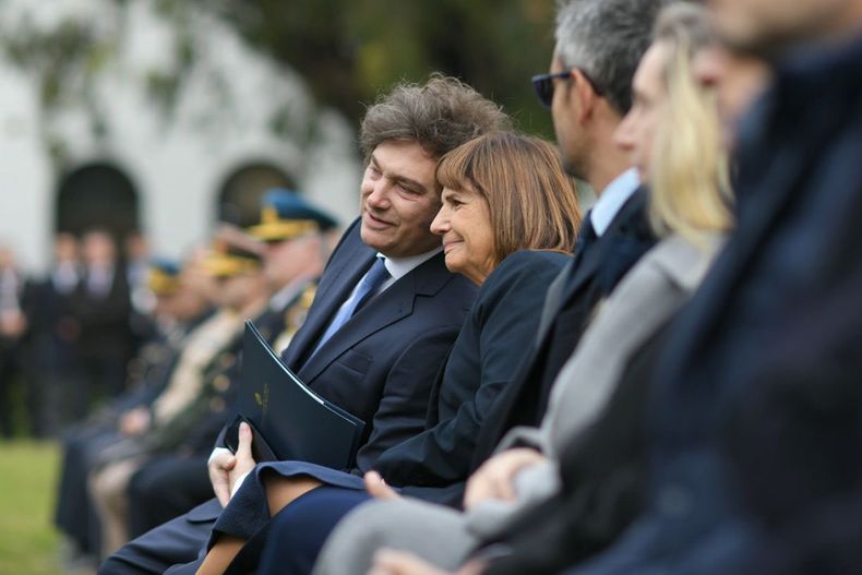 Patricia Bullrich, junto a Javier Milei.&nbsp;