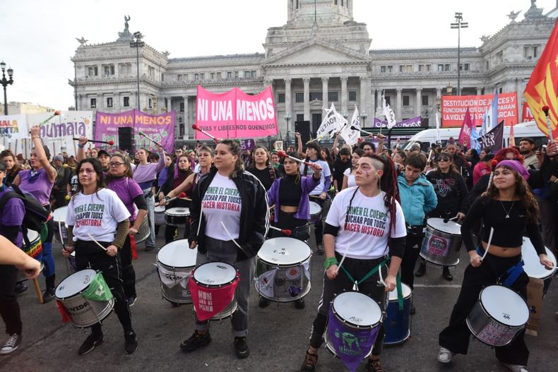 Ni una menos: marcha feminista frente al Congreso.