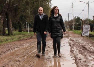 Ducoté inaugura maternidad financiada con fondos de una papelera contaminante