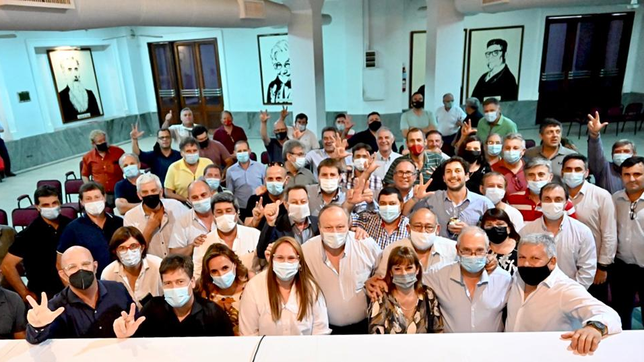 en cordoba, la ucr que gobierna ensaya la unidad en la tormenta