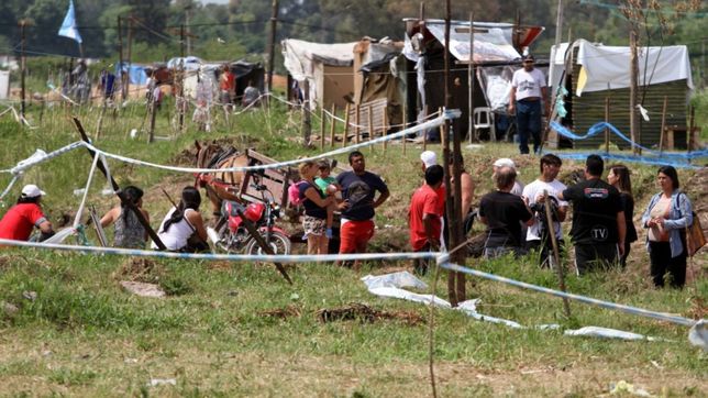 sin salida a la toma, ahora hablan de expropiar los terrenos en merlo
