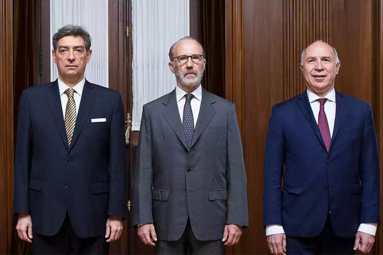 Los tres jueces de la Corte Suprema, Horacio Rosatti, Carlos Rosenkrantz y Ricardo Lorenzetti, los rostros más notables de la Argentina injusta.
