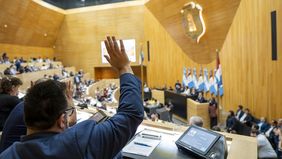 El peronismo impuso su mayoría en la Legislatura y Martín Llaryora tendrá presupuesto para 2026
