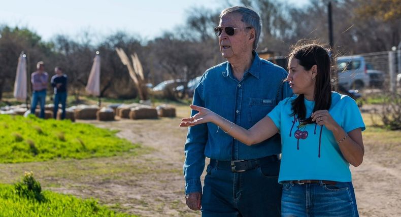 Juan Schiaretti visitó Despeñaderos donde se reunió con su intendenta y compañera de bloque federal, Carolina Basualdo.
