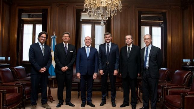 ante los ataques de carrio, el gobierno y lorenzetti firmaron la paz