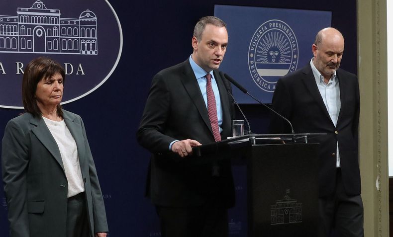Patricia Bullrich Manuel Adorni y Federico Sturzeneggernbsp