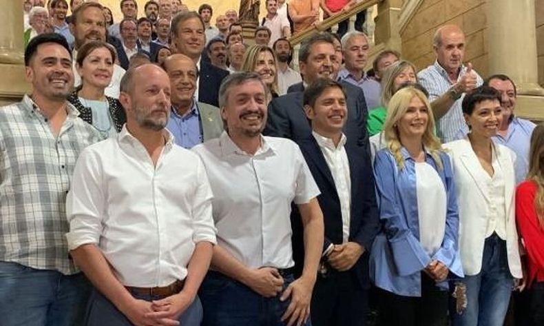 Axeñl Kicillof Intendentes Maximo KIrchner