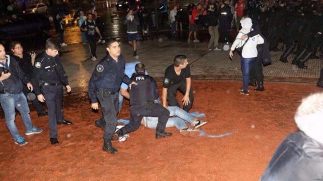 docentes: la decision de reprimir fue de larreta y macri lo dejo solo