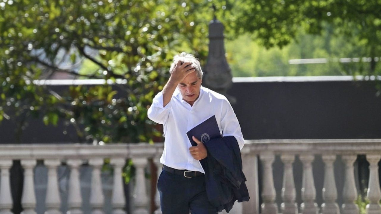 Toto Caputo, ministro de Economía, entra a la Casa Rosada.