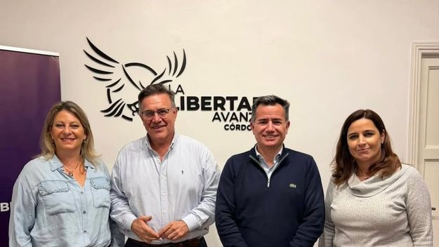 La foto que detonó la interna: Gabriel Bornoroni junto a Soledad Carrizo presentan a Gabriel Abrile y Ana Laura Vasquetto como nuevas incorporaciones de La Libertad Avanza.&nbsp;