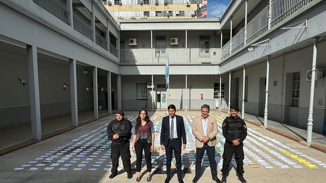 Pullaro, el ministro Cococcioni y la secretaria de Asuntos Penitenciarios. Con más de 1.800 celulares incautados en requisas en las unidades penitenciarias santafesinas.   