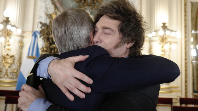 milei y toto caputo, cerca de una meta clave