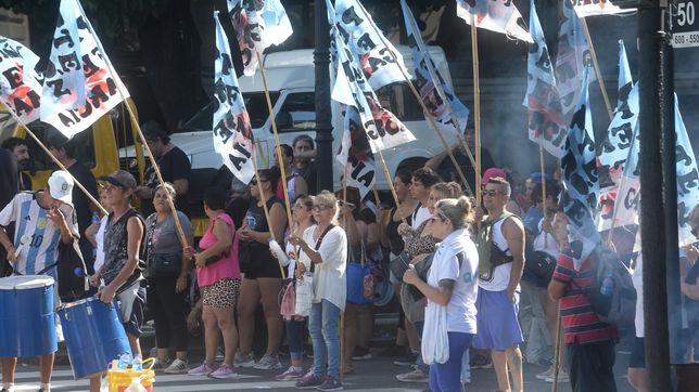 La militancia espera las palabras de Axel Kicillof